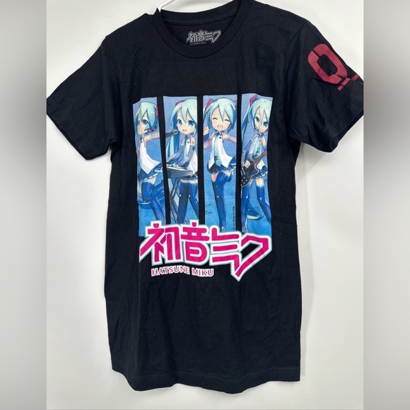 Hatsune Miku Black Short Sleeve Graphic T-Shirt Adult Size Small NWOT - Picture 1 of 5